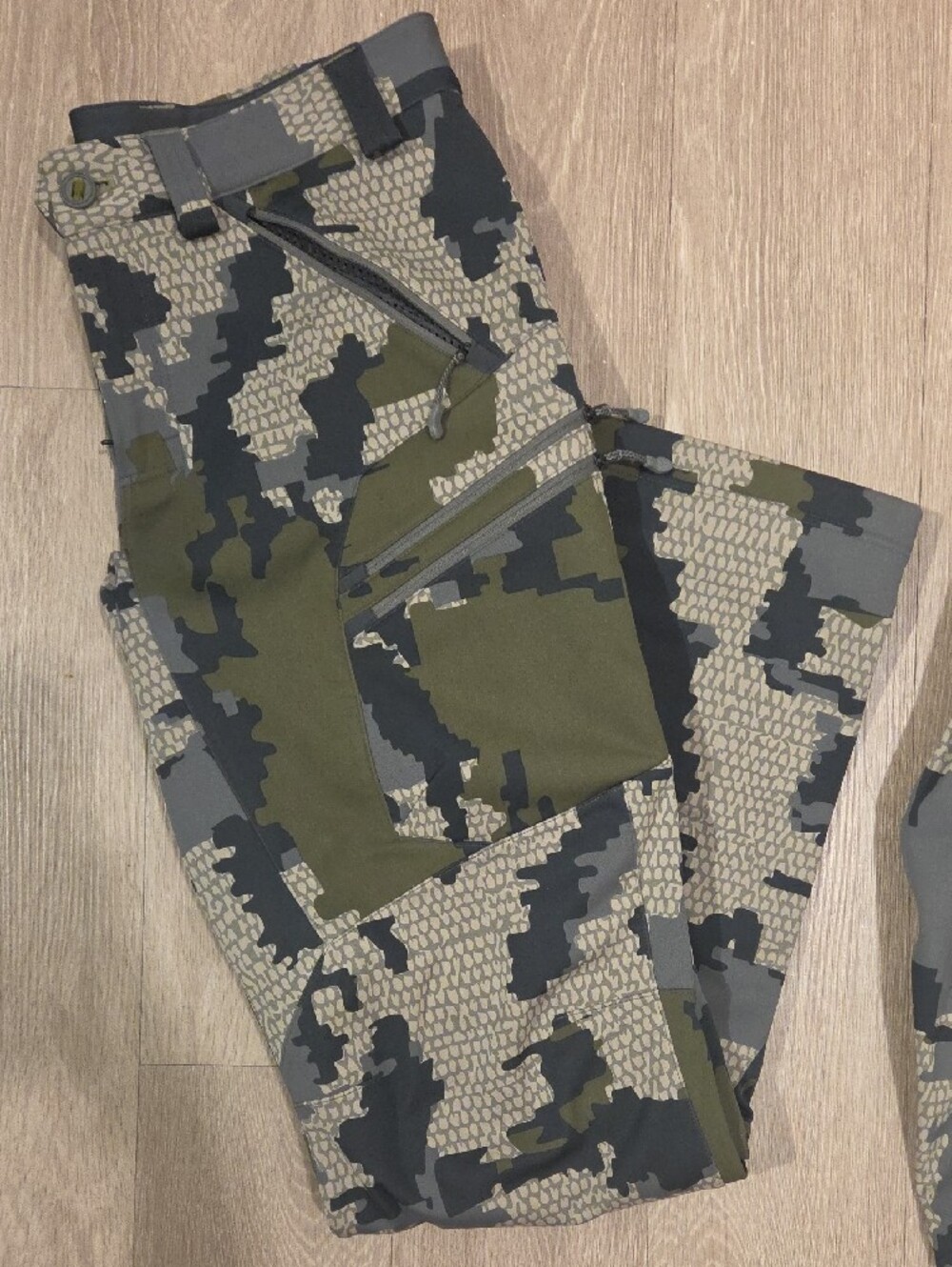 KUIU Mens Axis Camouflage Jacket Pants Gloves - Green, Gray, Black - Picture 6 of 13